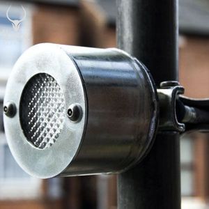 Metal cased LED scaffold light with clear lens on scaffolding pole